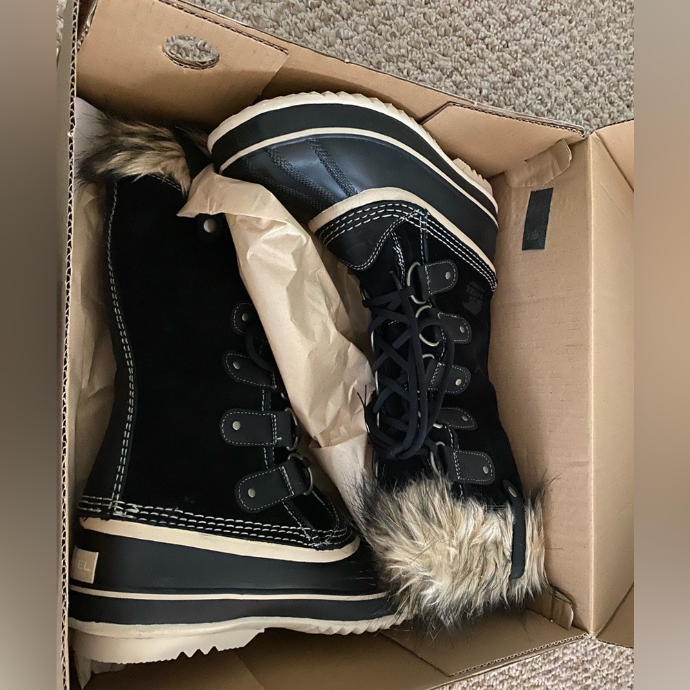 NEW NEVER WORN- Women’s SOREL Boots In the box, NEW WITH TAGS.